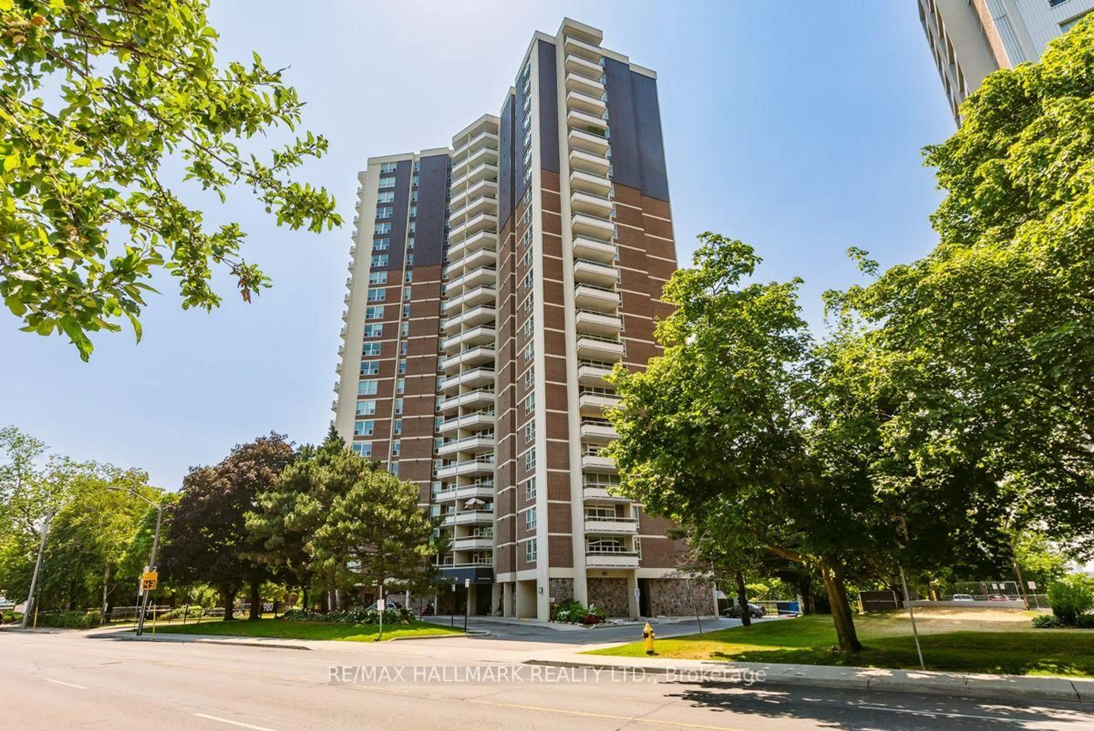 A pic from outside/outdoor area/front of a property/back of a property/a pic from drone, building for 980 Broadview Ave #1201, Toronto Ontario M4K 3Y1
