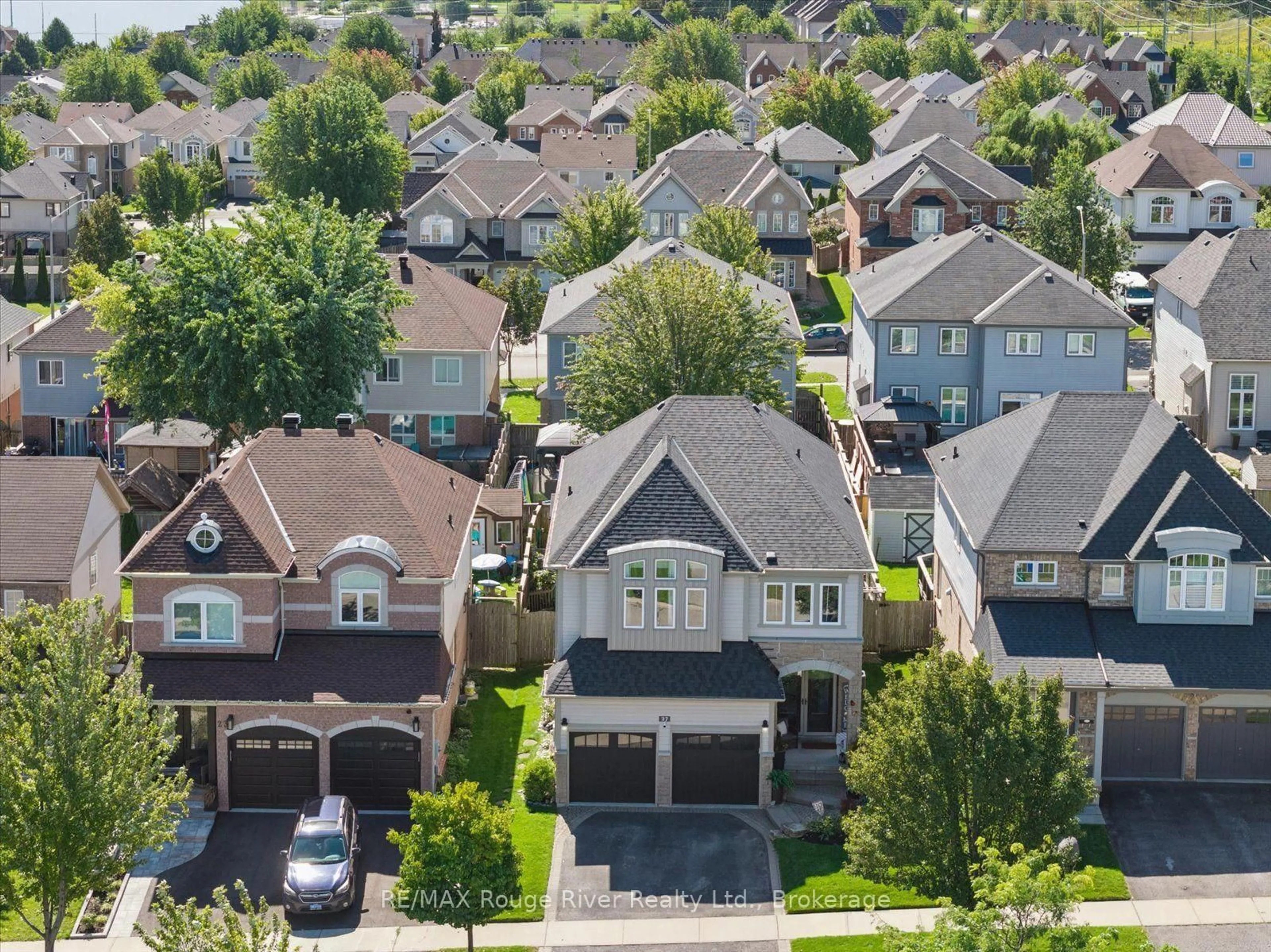 A pic from outside/outdoor area/front of a property/back of a property/a pic from drone, street for 27 Bagnell Cres, Clarington Ontario L1C 5R1