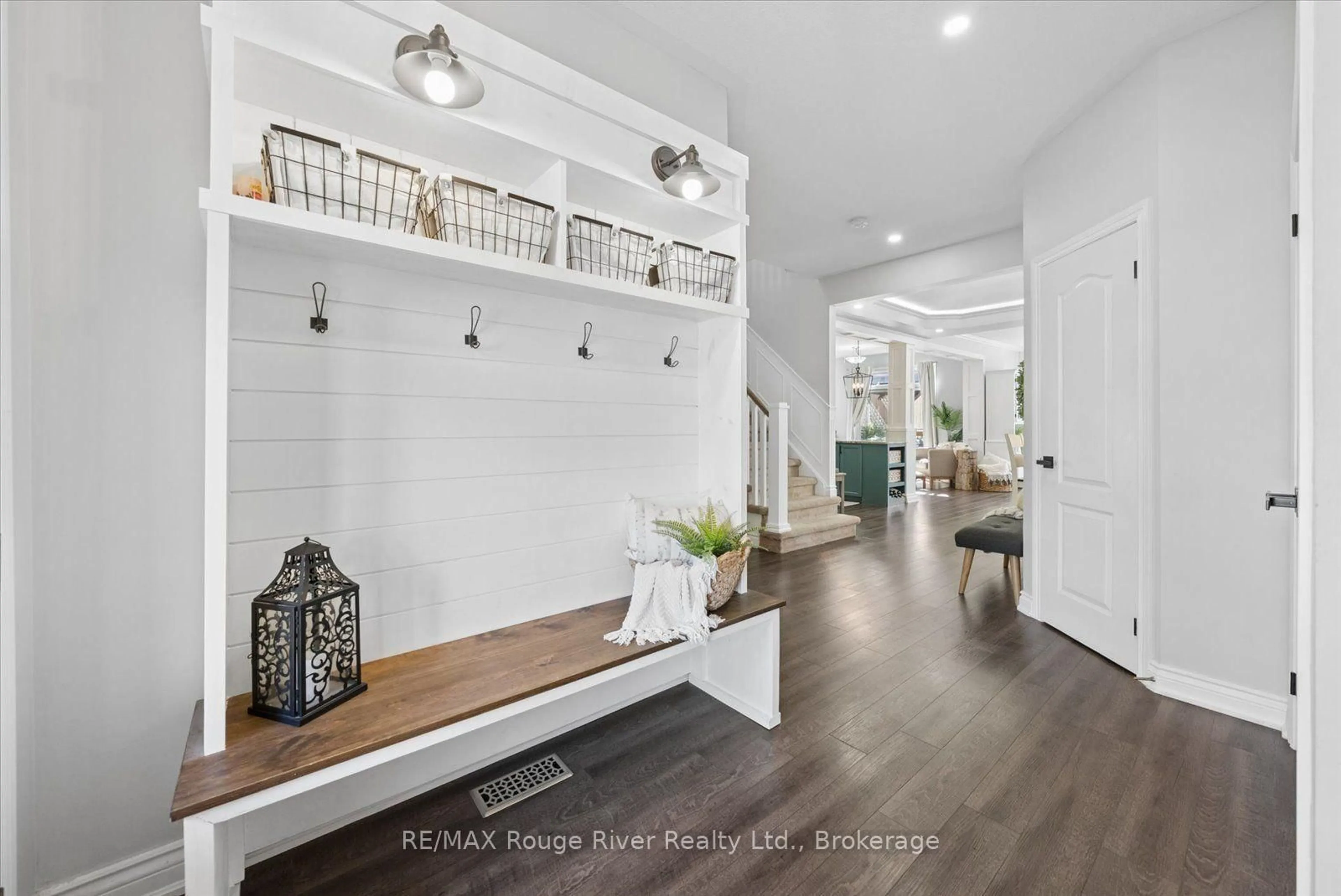 Indoor entryway for 27 Bagnell Cres, Clarington Ontario L1C 5R1