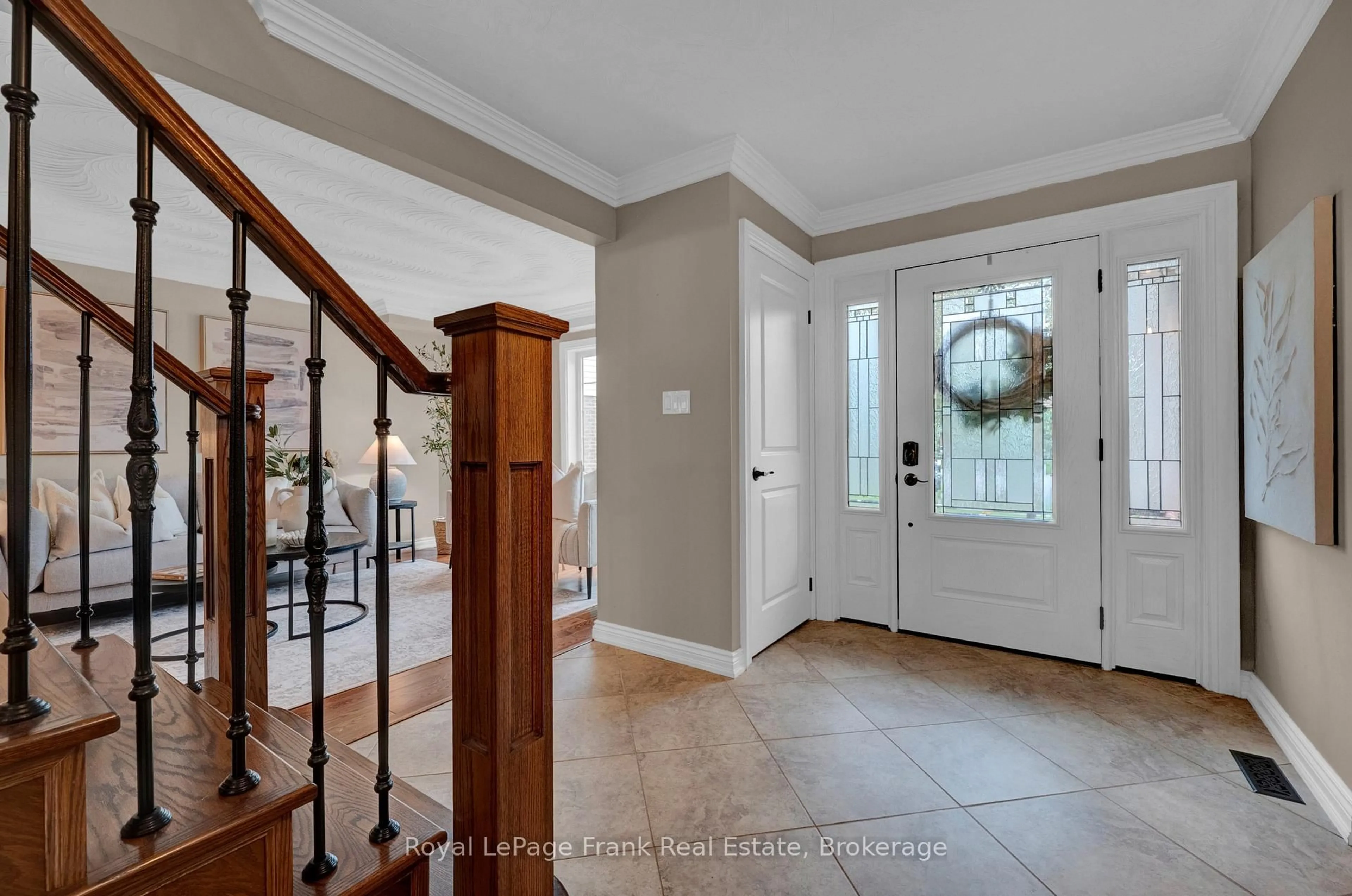 Indoor entryway for 37 Living Crt, Clarington Ontario L1E 2V6