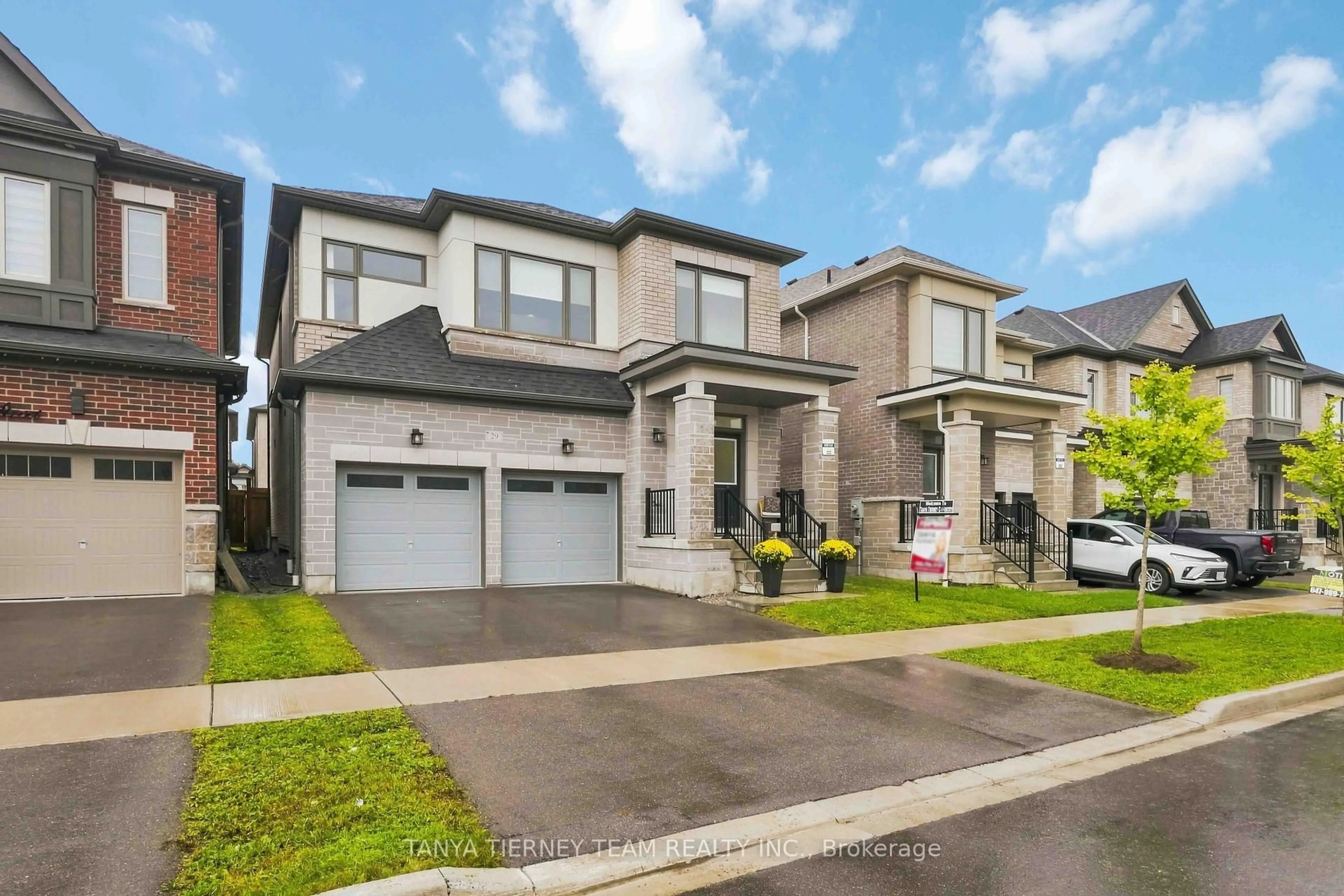 Unknown for 29 Vickery St, Whitby Ontario L1P 0L2