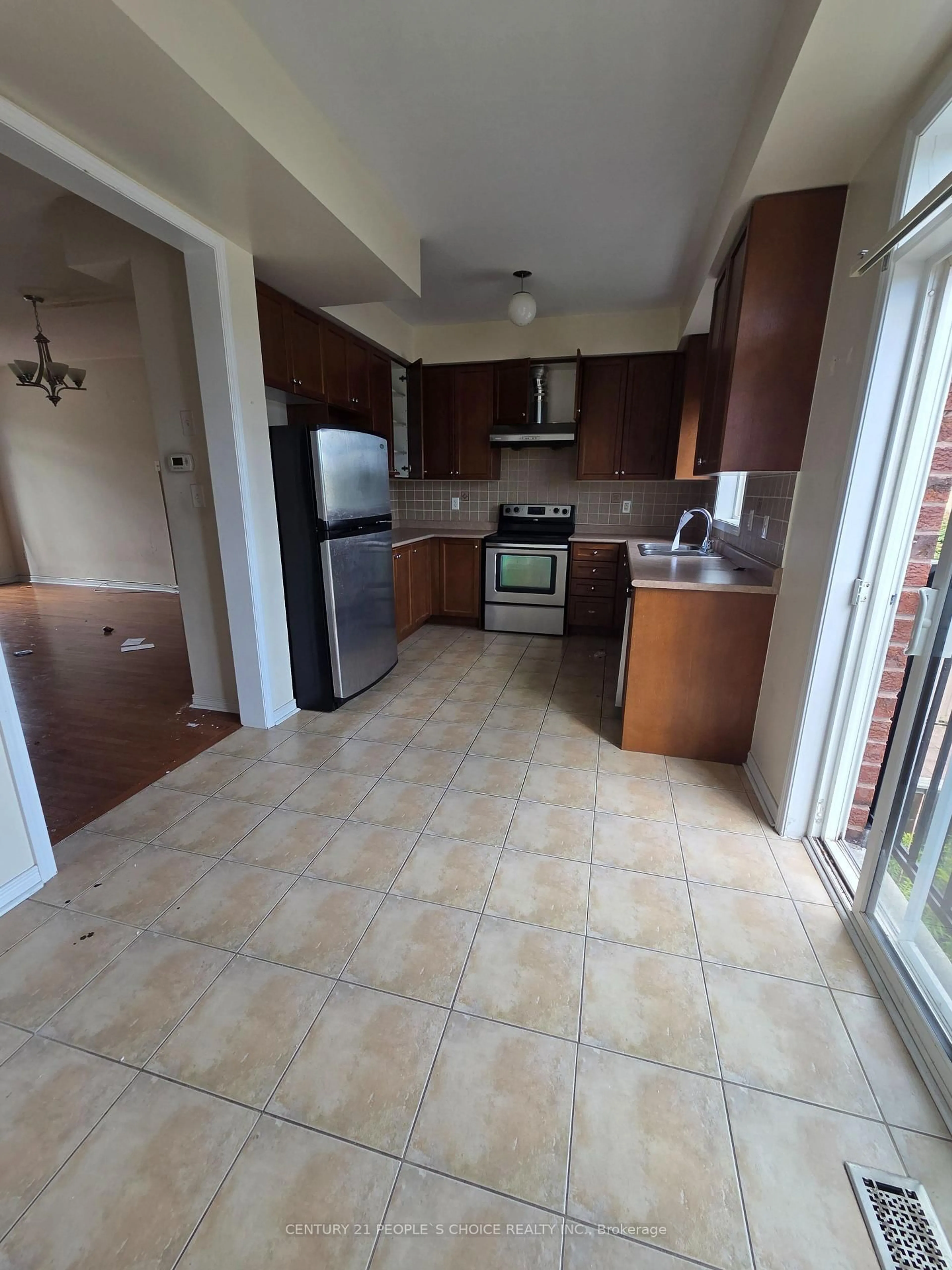 Standard kitchen, ceramic/tile floor for 5 Curran Hall Cres, Toronto Ontario M1G 0A2