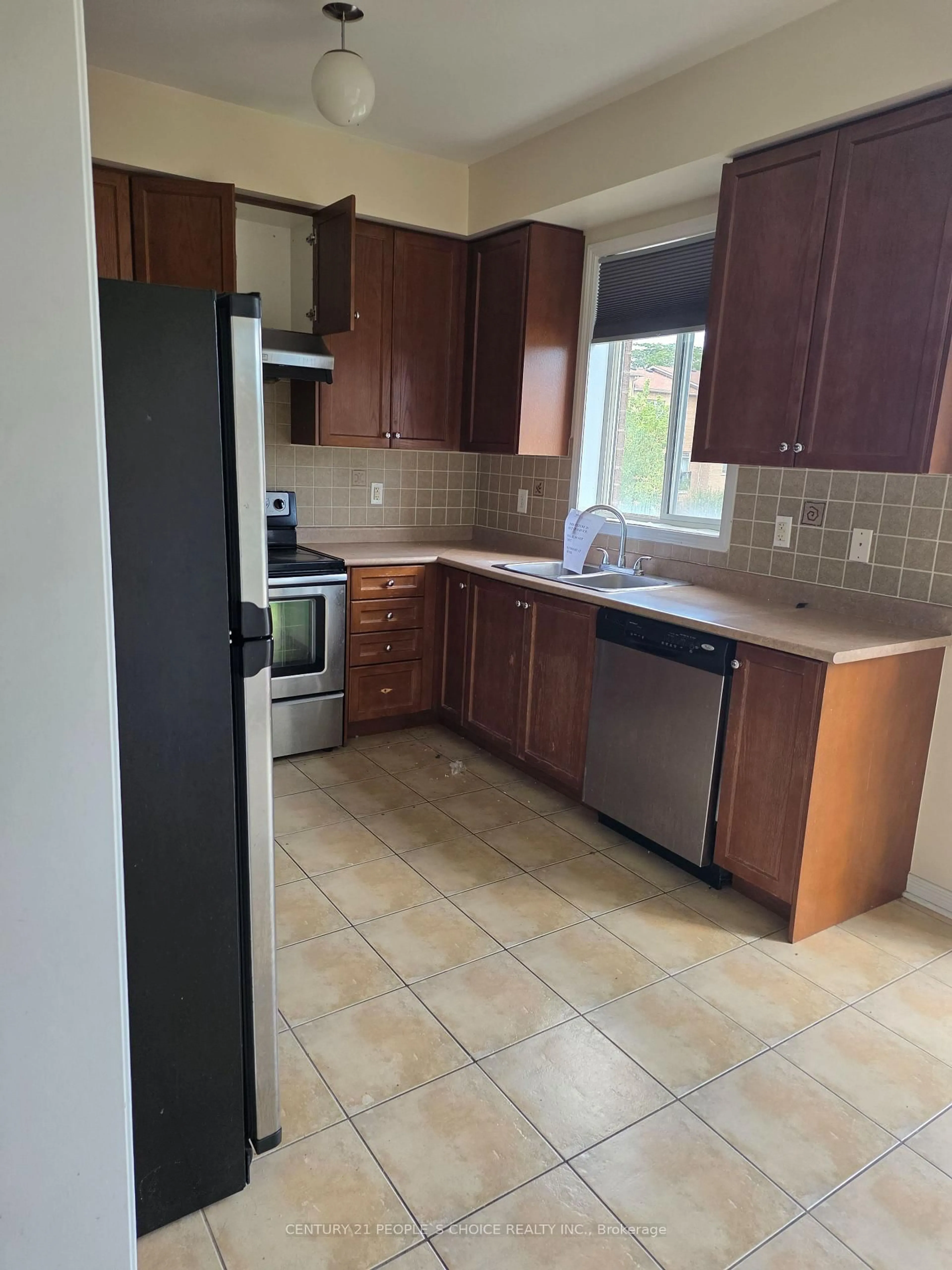 Standard kitchen, ceramic/tile floor for 5 Curran Hall Cres, Toronto Ontario M1G 0A2