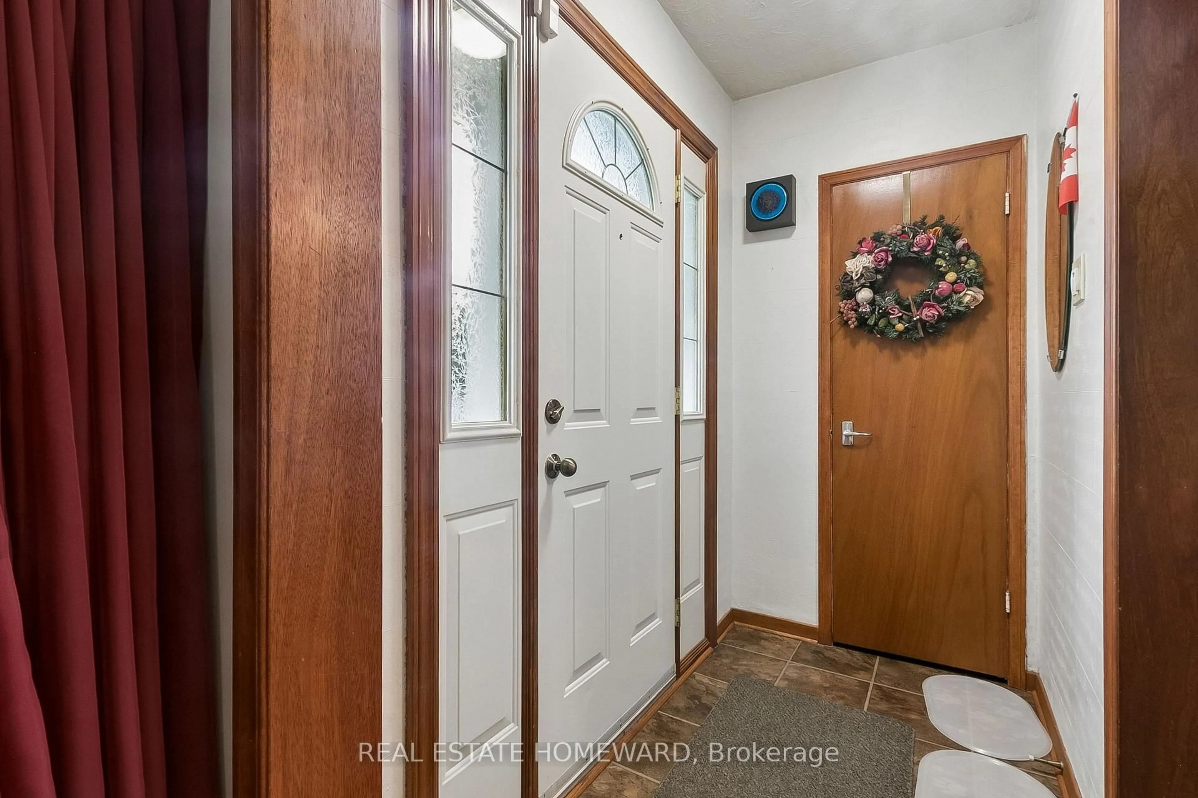 Indoor entryway for 94 Rochman Blvd, Toronto Ontario M1H 1S2