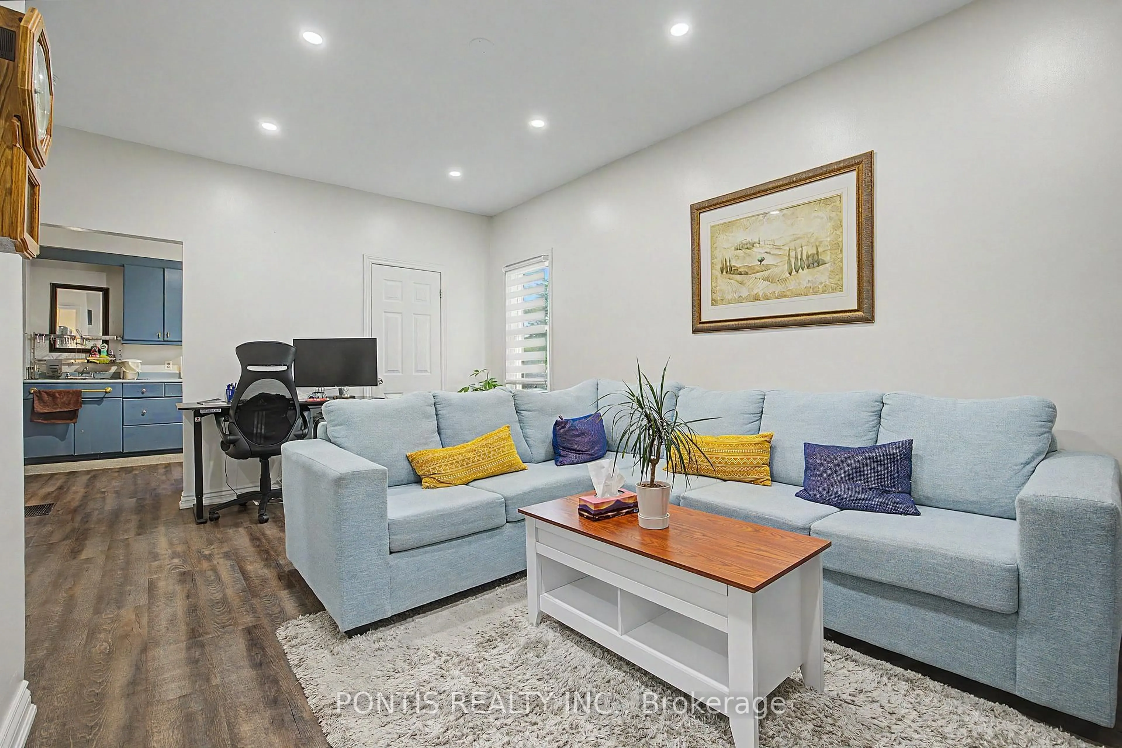 Living room with furniture, wood/laminate floor for 2 Liberty St, Clarington Ontario L1C 2N2