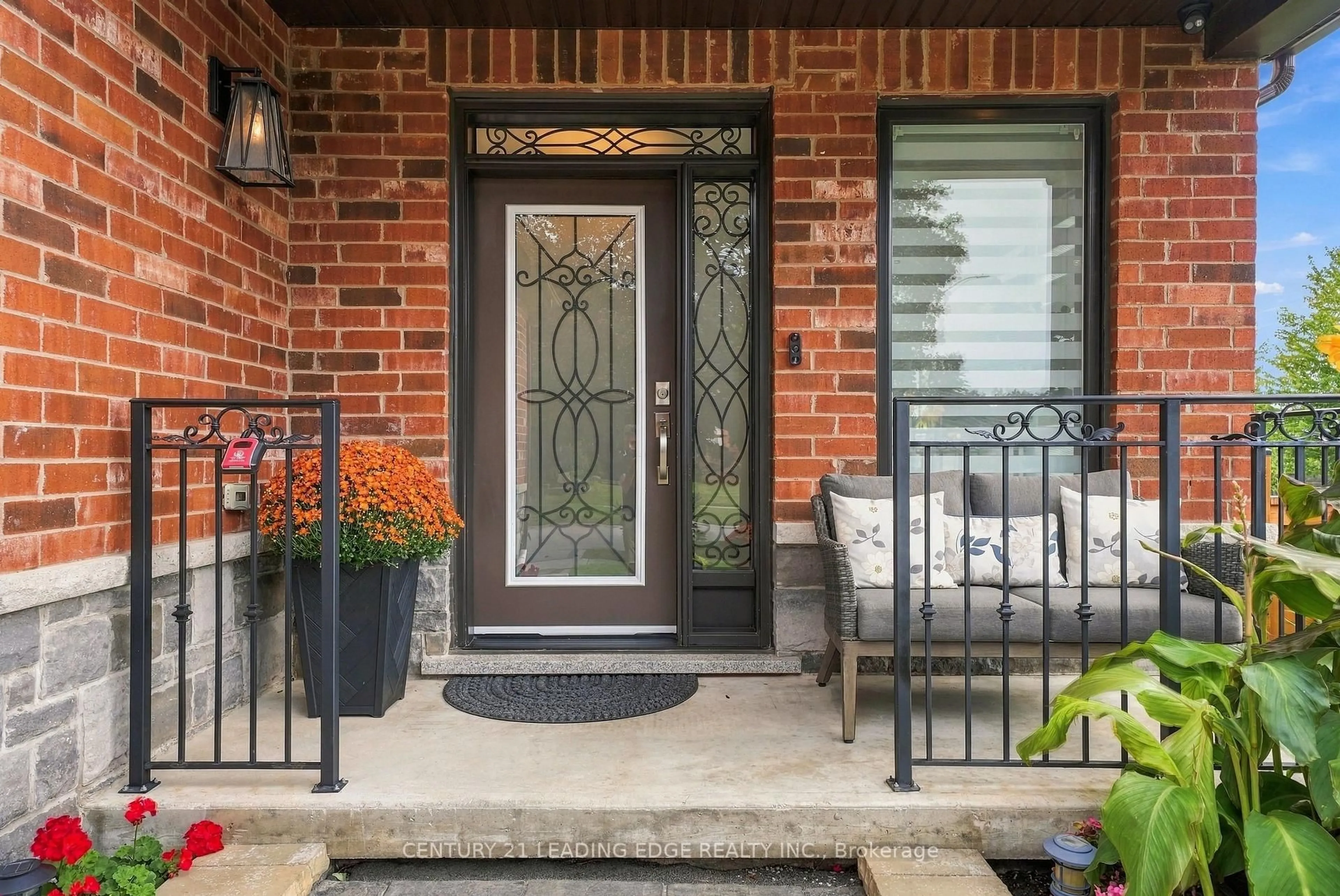 Home with brick exterior material, street for 301 Fiddlers Crt, Pickering Ontario L1V 6P3