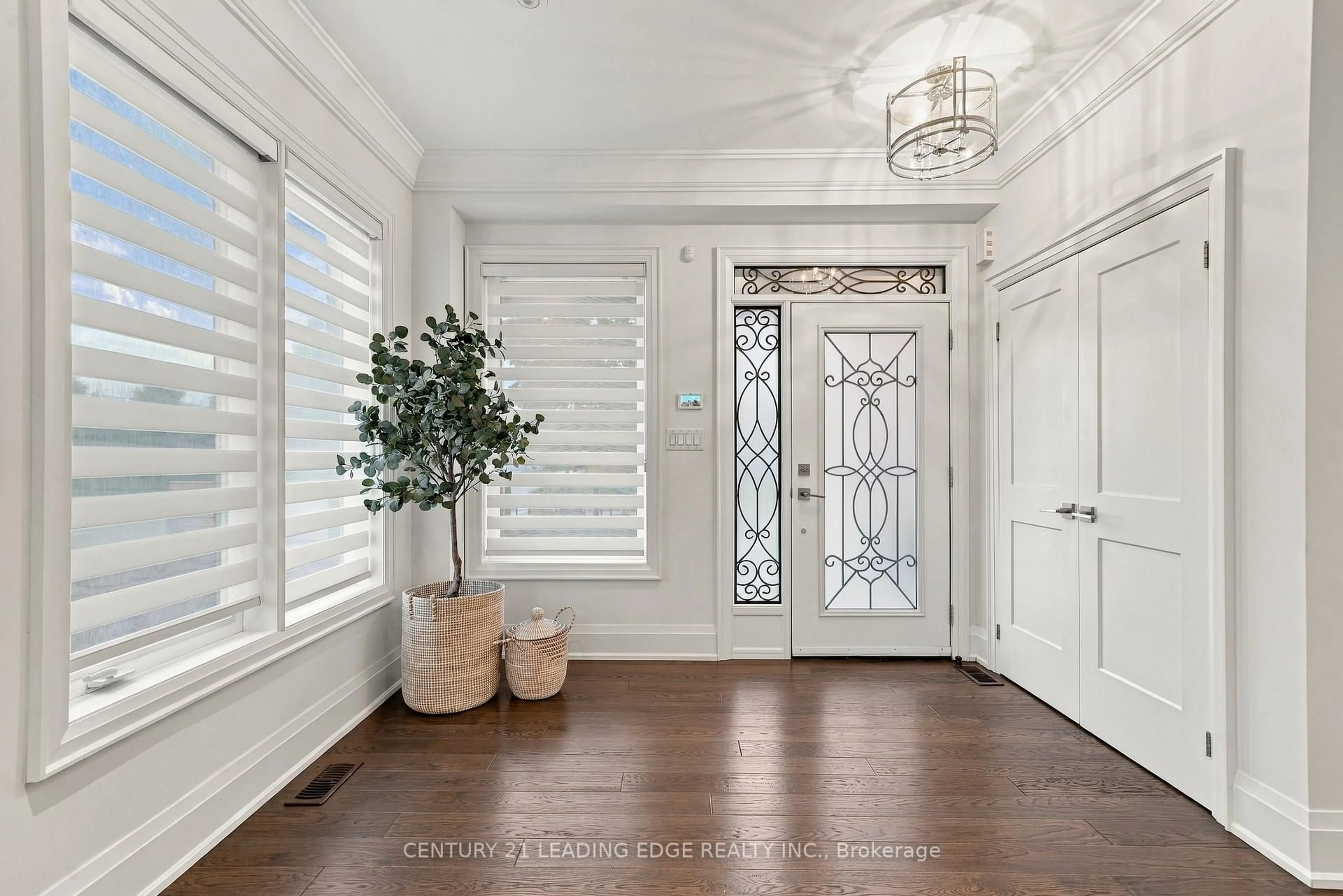 Indoor entryway for 301 Fiddlers Crt, Pickering Ontario L1V 6P3