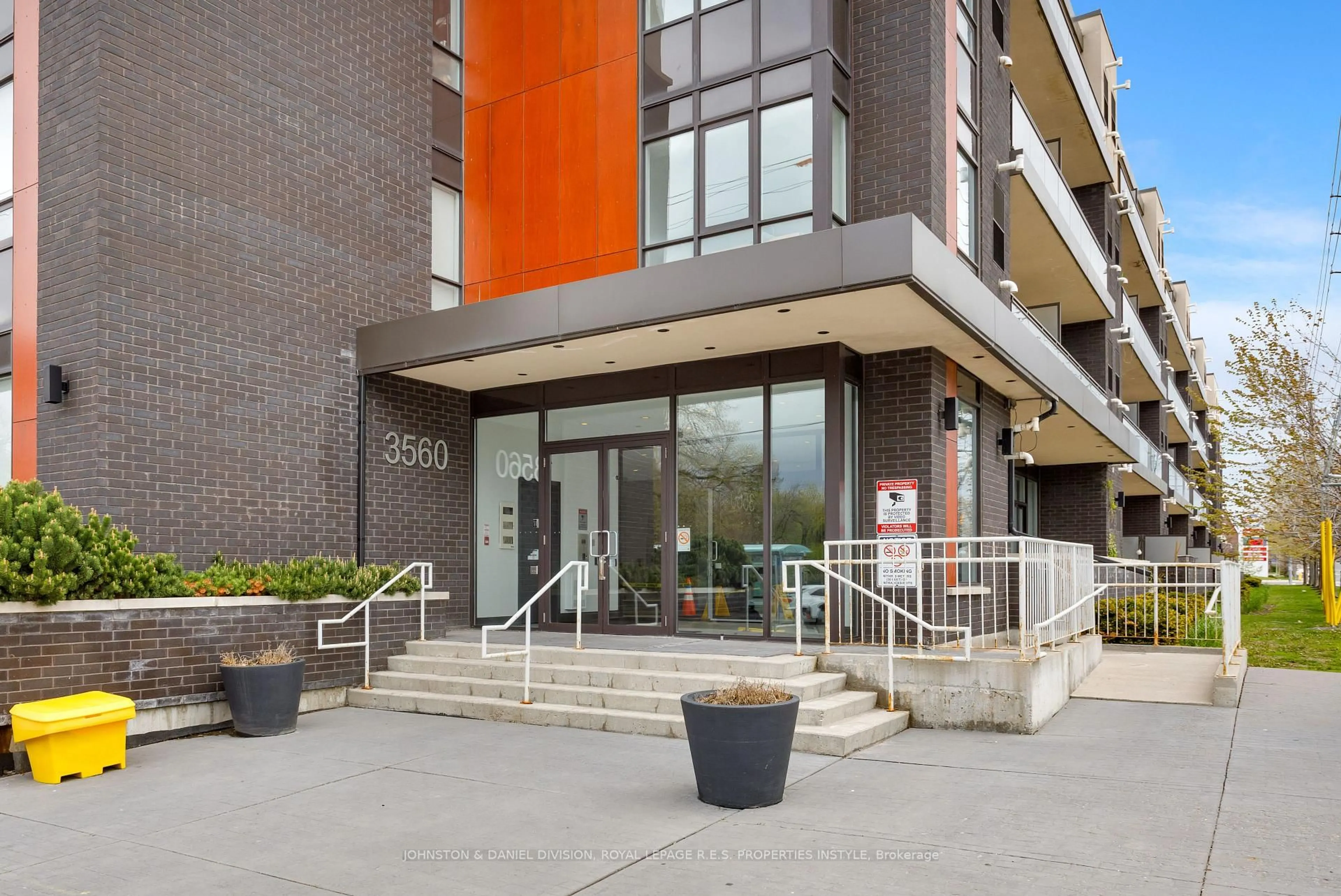 Patio, building for 3560 St. Clair Ave #408, Toronto Ontario M1K 0A9