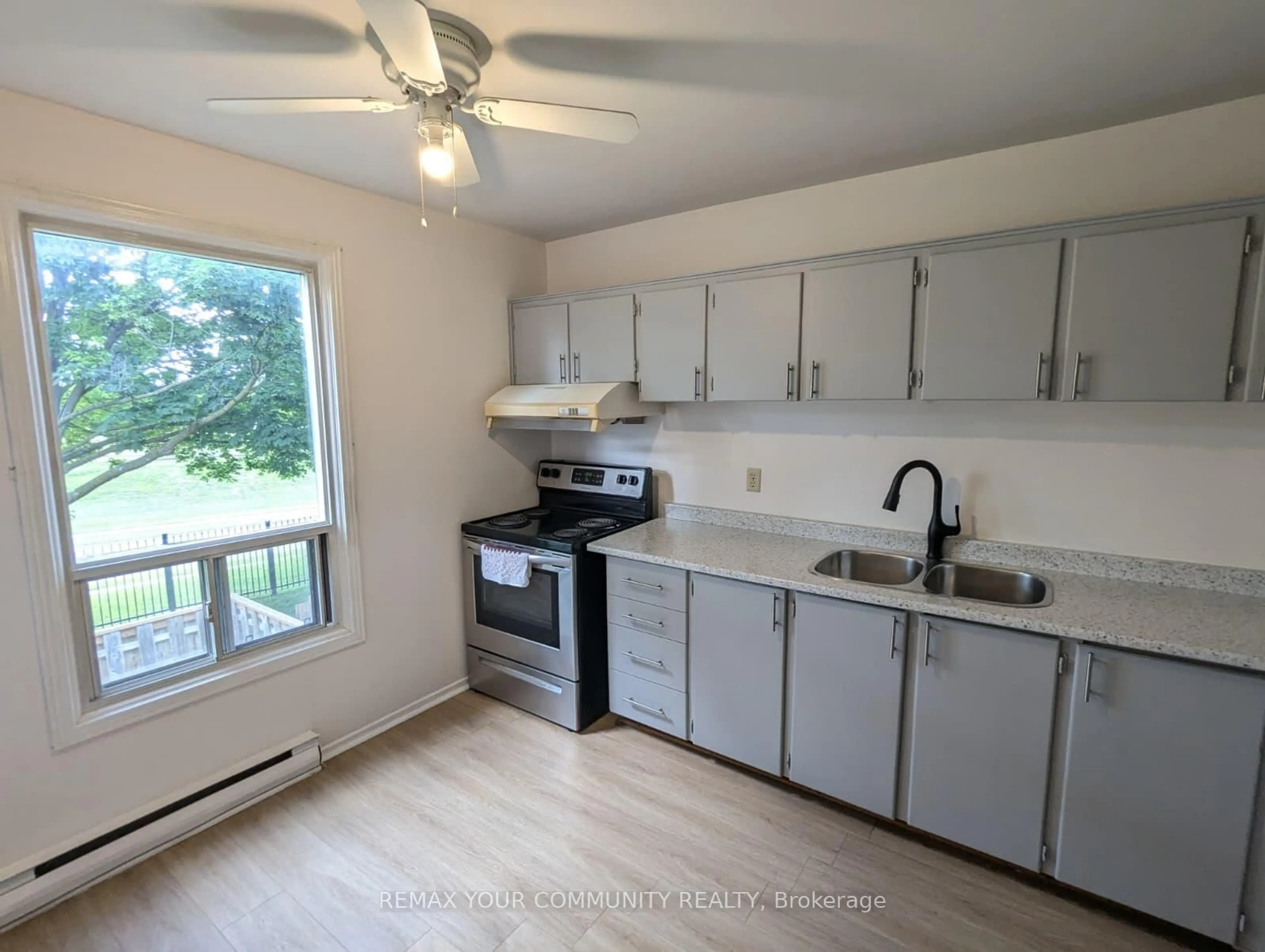 Standard kitchen, unknown for 765 Oklahoma Dr #4, Pickering Ontario L1W 3C9