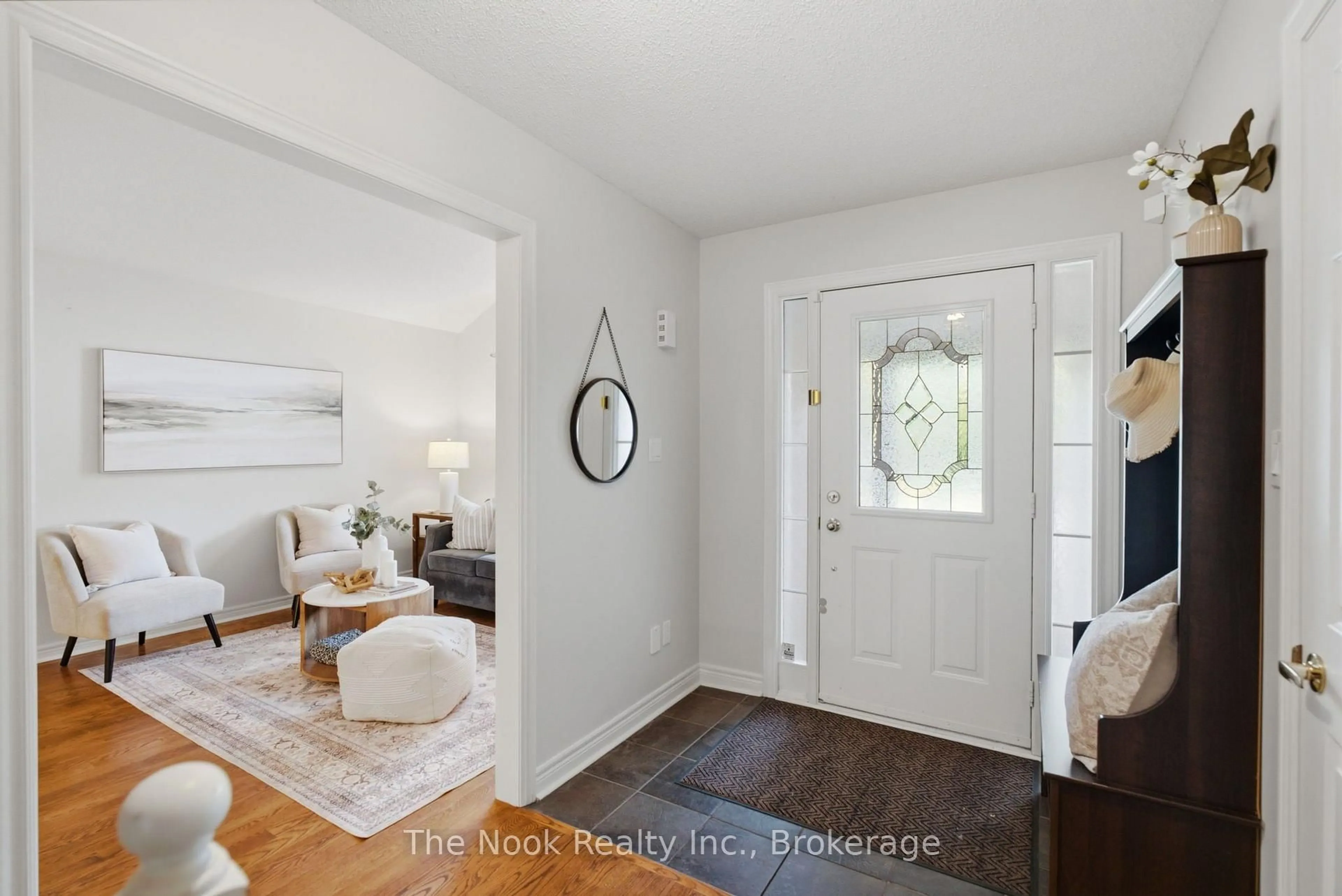 Indoor entryway for 1633 Erindale Cres, Oshawa Ontario L1G 8A4
