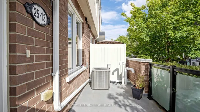 25 Heron Park Pl #13, Toronto 4