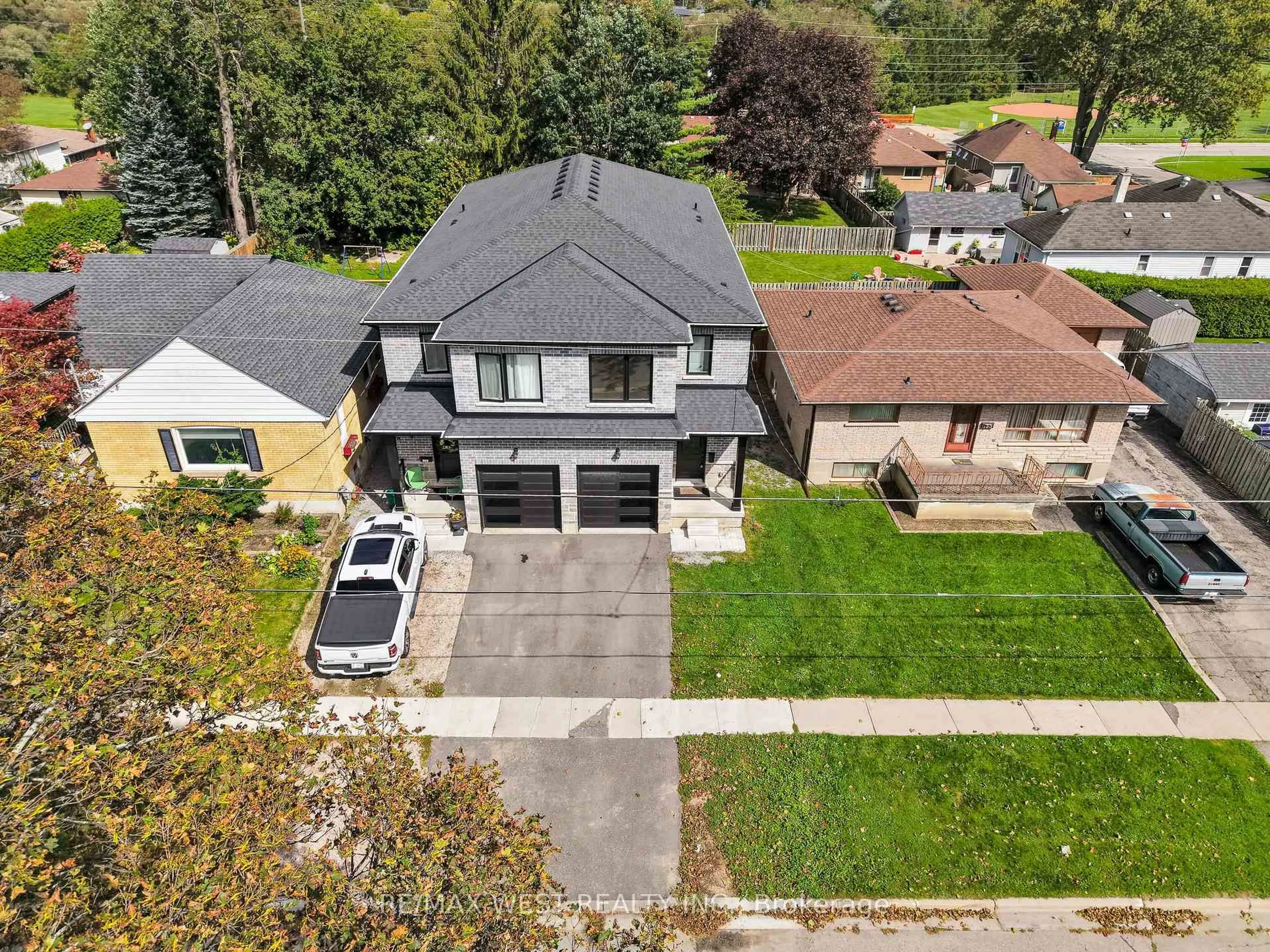 A pic from outside/outdoor area/front of a property/back of a property/a pic from drone, street for 131 Guelph St, Oshawa Ontario L1H 6H8