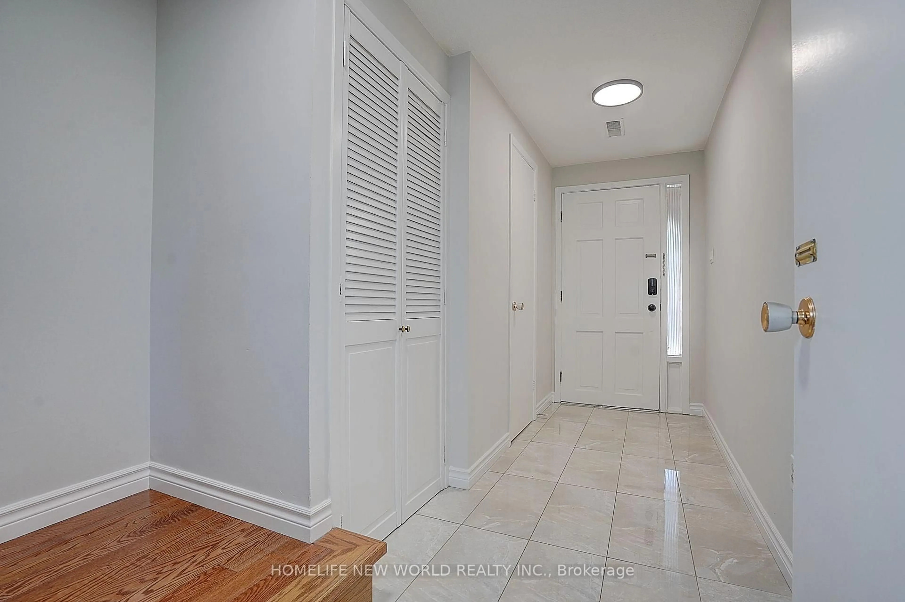 Indoor entryway for 40 Dundalk Dr #46, Toronto Ontario M1P 4S3