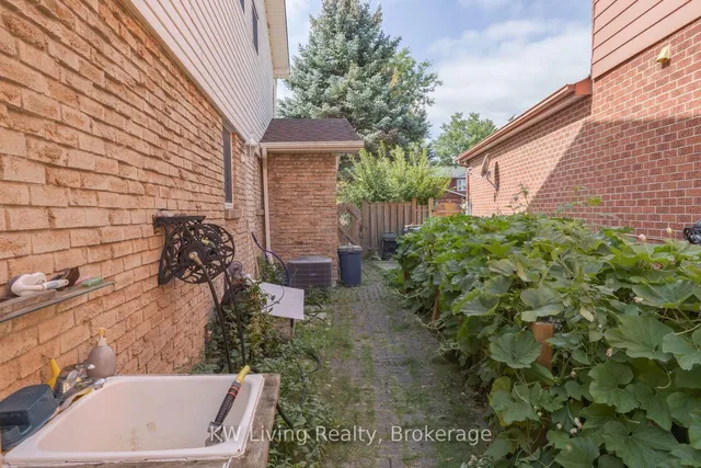 49 Montezuma Tr, Toronto 4