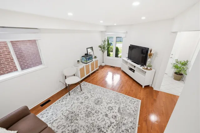 1143 Windgrove Sq, Pickering 2