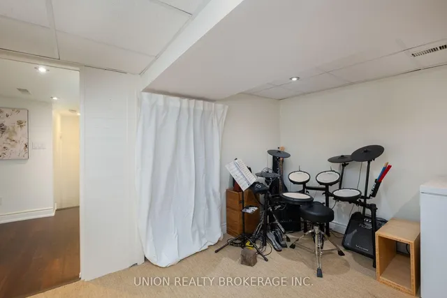28 Victoria Park Ave, Toronto 3