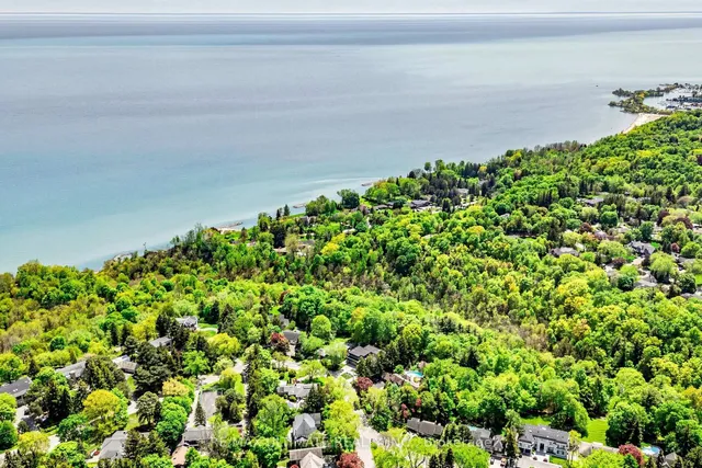 25 Bellehaven Cres, Toronto 4