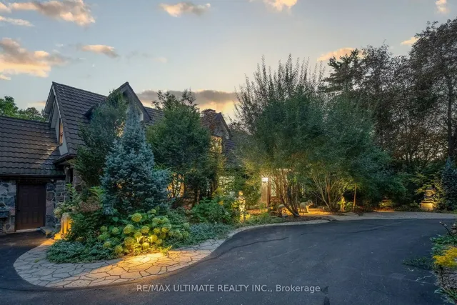25 Bellehaven Cres, Toronto 5