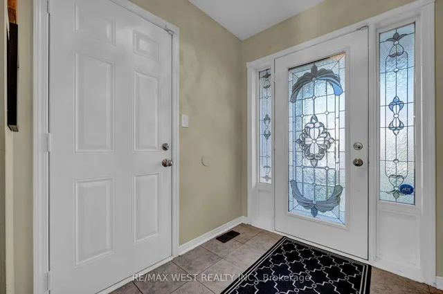 1210 Meath Dr, Oshawa 3