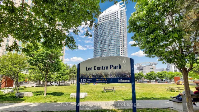 38 Lee Centre Dr #1809, Toronto 3