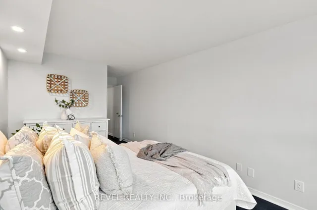 1655 Pickering Pkwy #306, Pickering 3