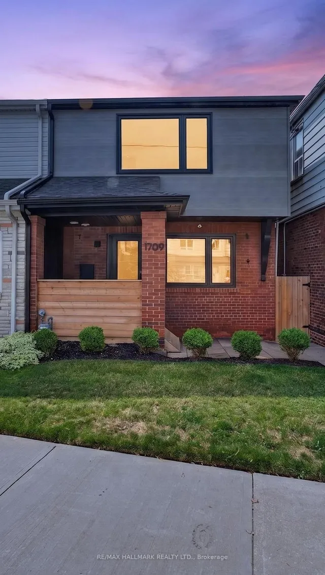1709 Dundas St, Toronto 3
