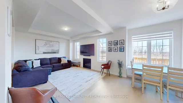 3279 Turnstone Blvd, Pickering 2