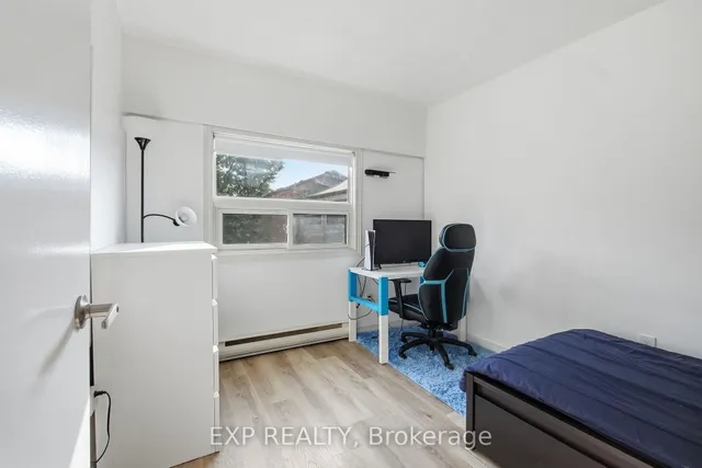 64 Parklane Circ, Clarington 3