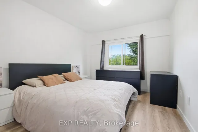64 Parklane Circ, Clarington 4