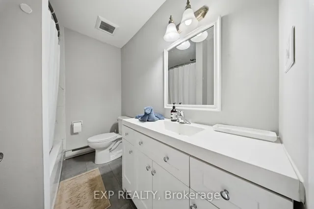 64 Parklane Circ, Clarington 5