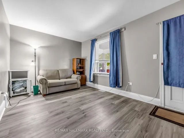 201 Linsmore Cres, Toronto 4
