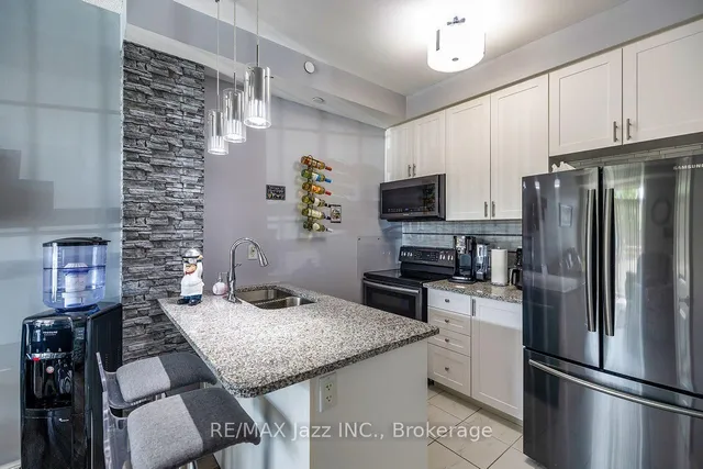 84 Aspen Springs Dr #116, Clarington 2