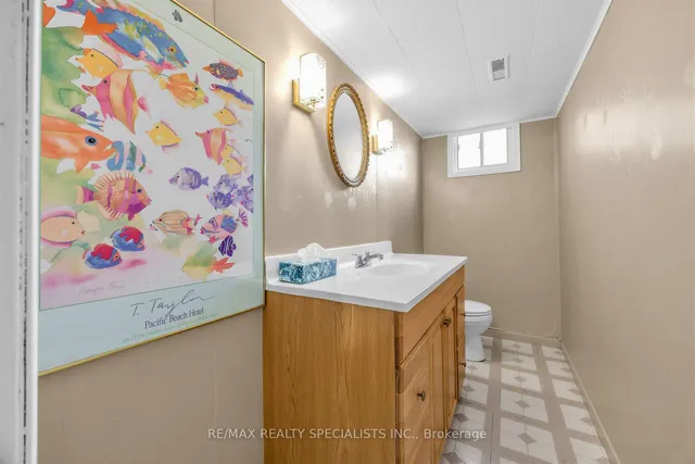16 Langevin Cres, Toronto 3