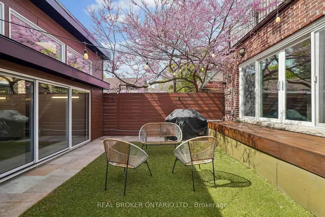 20 Brookmount Rd, Toronto 3