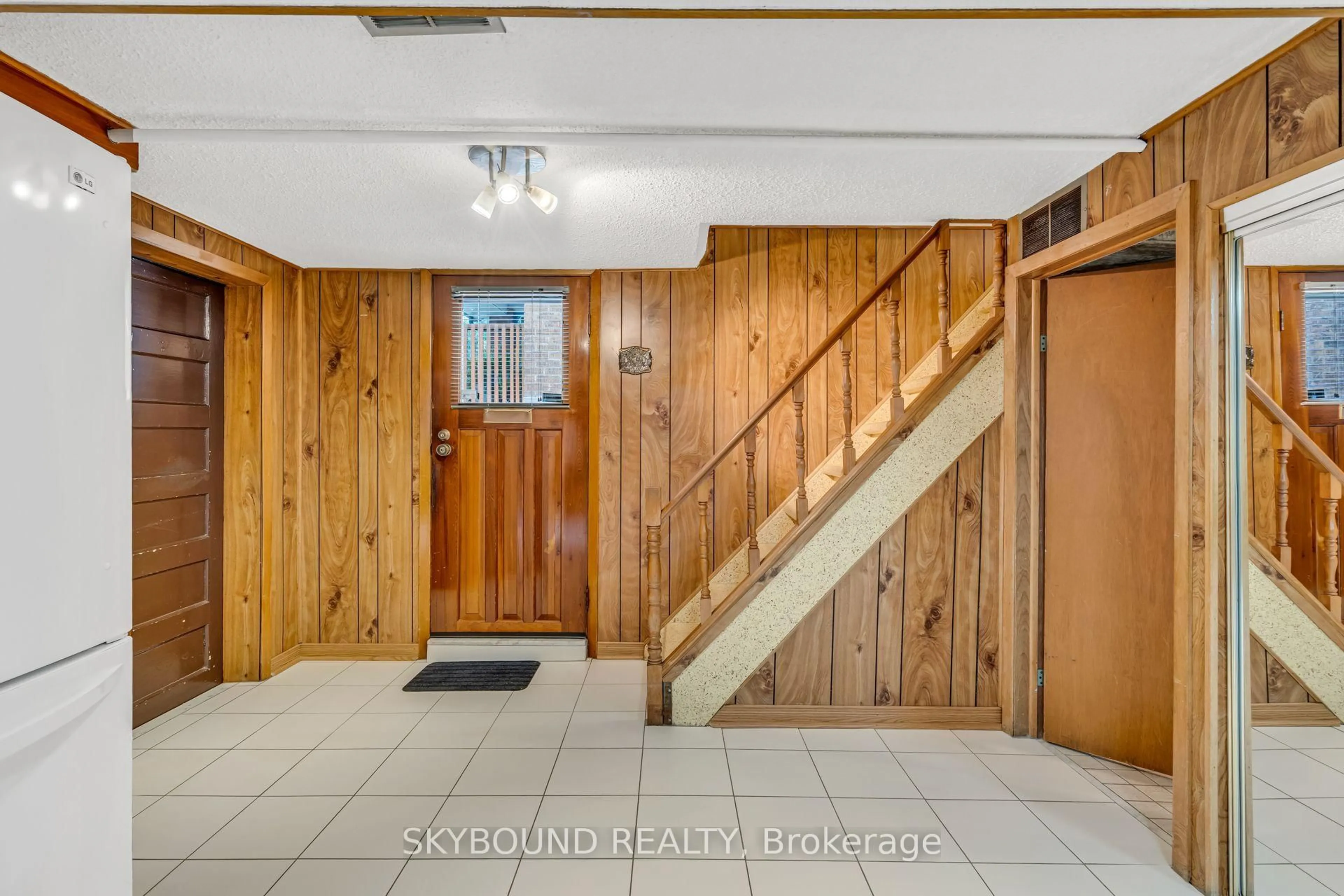trreb/IMG-E13792832_0f2235e7-32fb-467a-901d-4dfd0a2a72e9-l.jpg