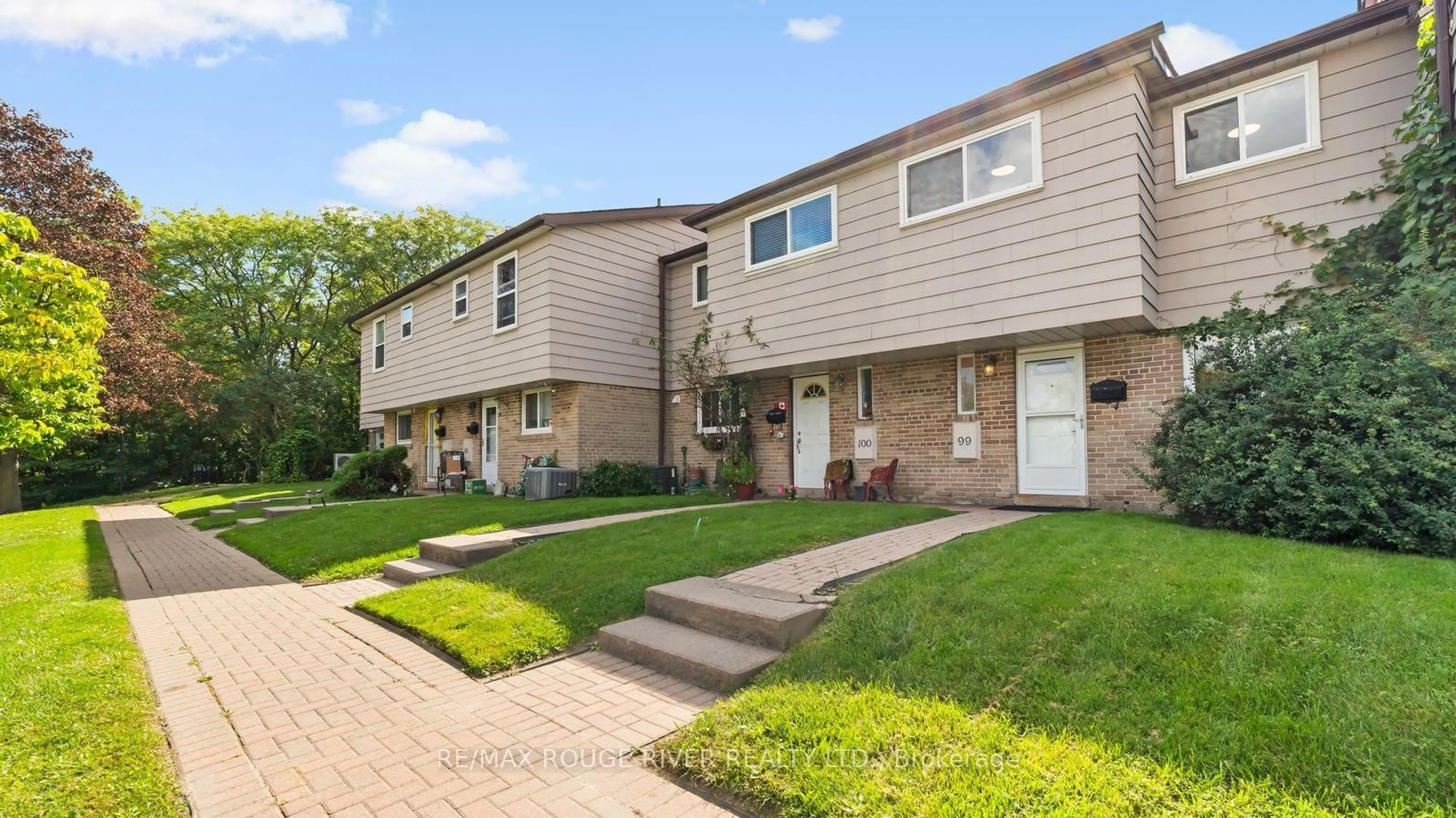 trreb/IMG-E13793500_4090ed22-030e-43da-9f4f-3fc0c1b8852a-l.jpg