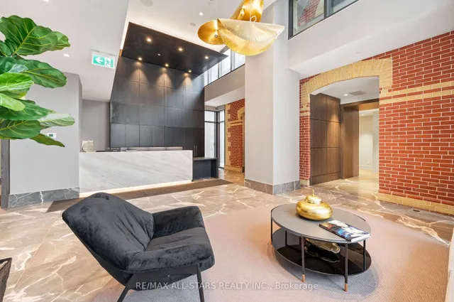 286 Main St #1811, Toronto 5