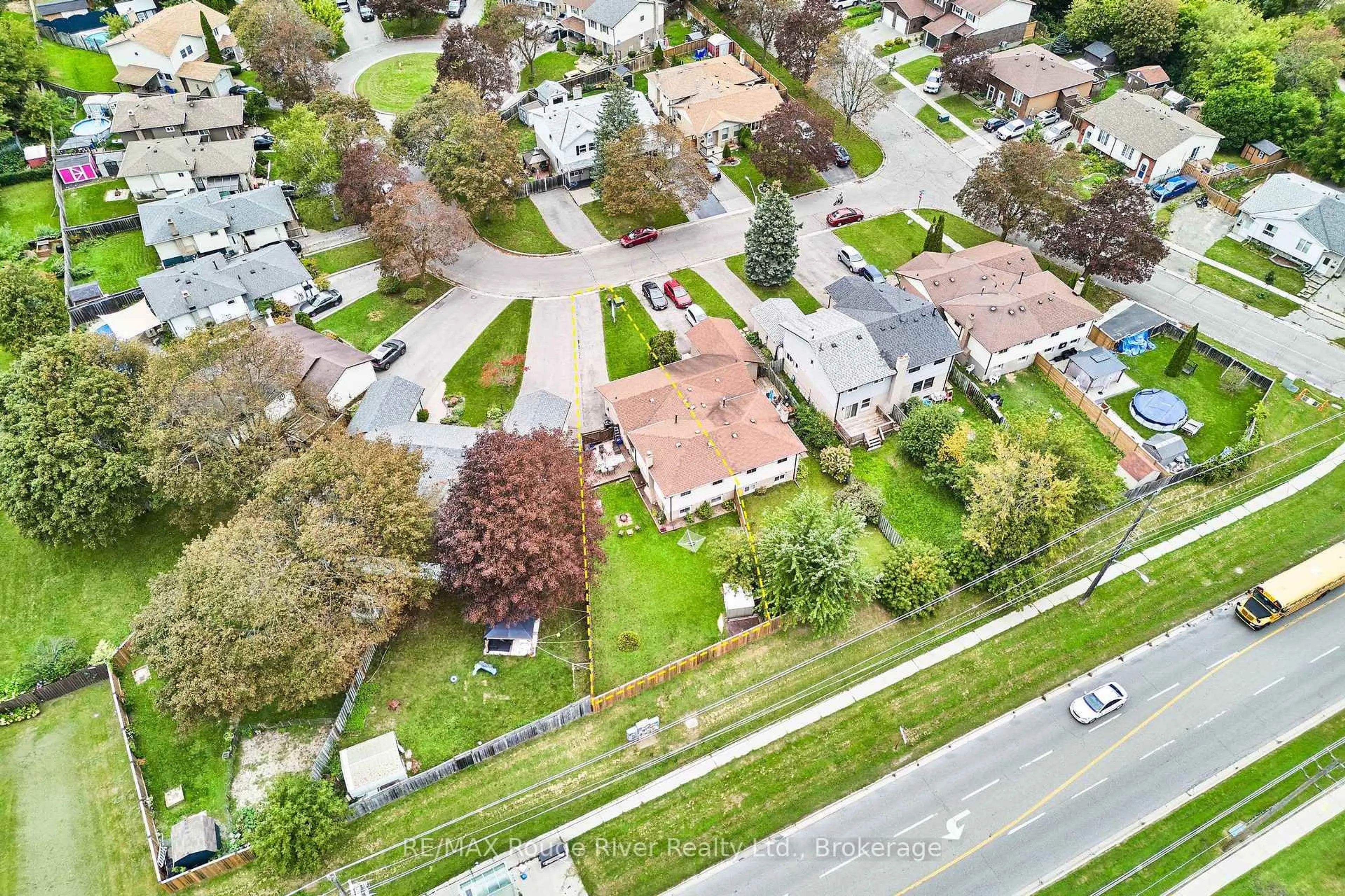 trreb/IMG-E13794262_00ab7742-51f4-4798-99ae-01d874631287-l.jpg