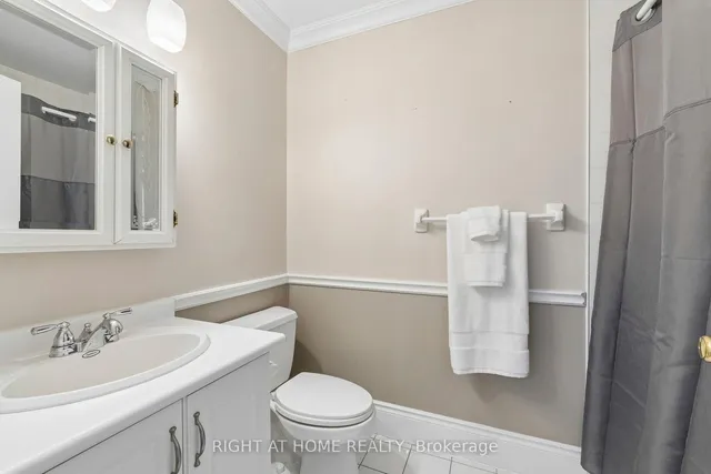 193 Lake Driveway Dr #318, Ajax 2