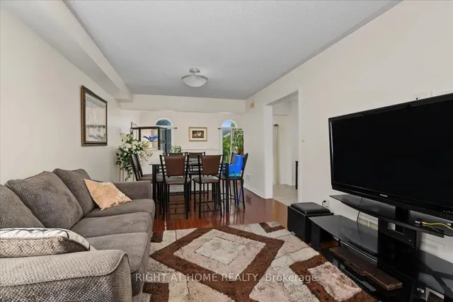 1350 Wadebridge Cres, Oshawa 4