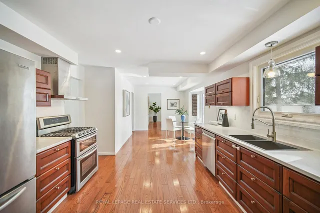 40 Stonemanse Crt, Toronto 5