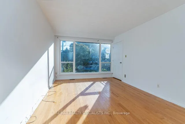 17 Huddleston Crt, Toronto 3
