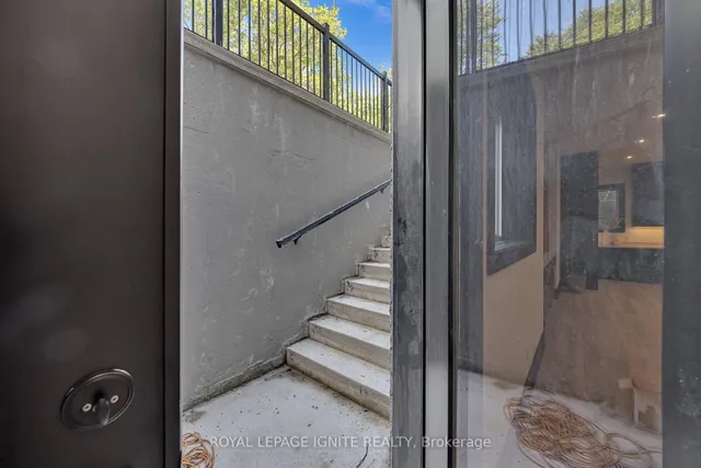 15 Deblyn Dr, Toronto 3