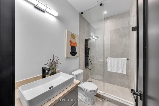15 Deblyn Dr, Toronto 5