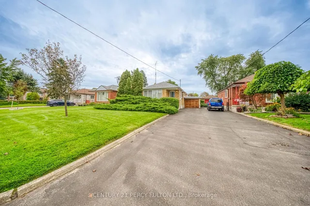 13 Graylee Ave, Toronto 3