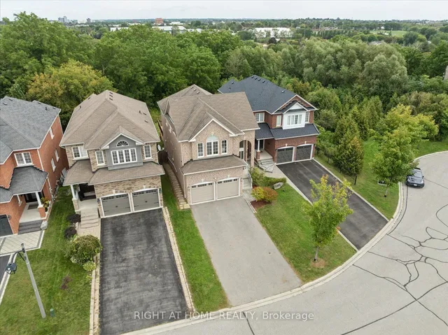 28 Bradford Crt, Whitby 3