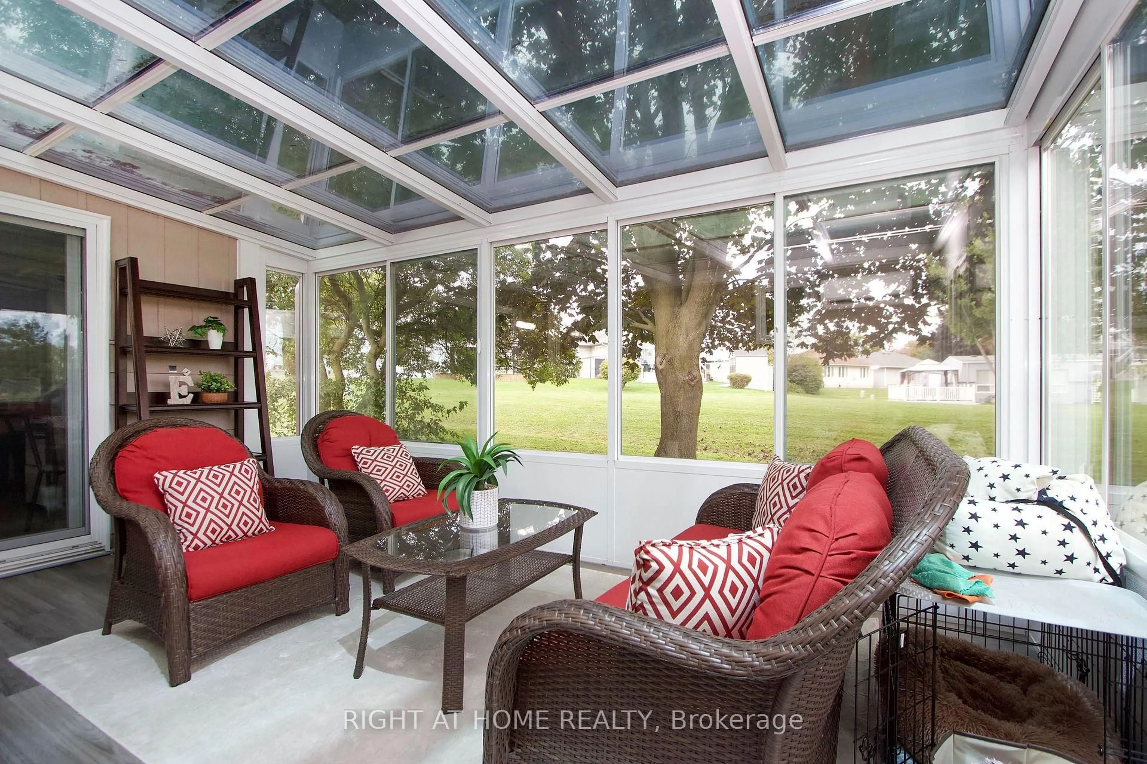 trreb/IMG-E13800880_0b5fa155-b475-4cc8-b80c-d644ab0a8bd7-l.jpg