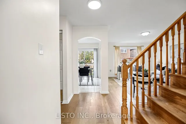 15 Mantis Rd, Toronto 5