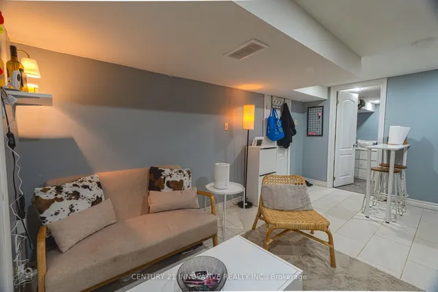89 Thickson Rd, Whitby 4