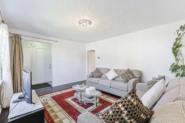 246 ELLINGTON Dr, Toronto 5